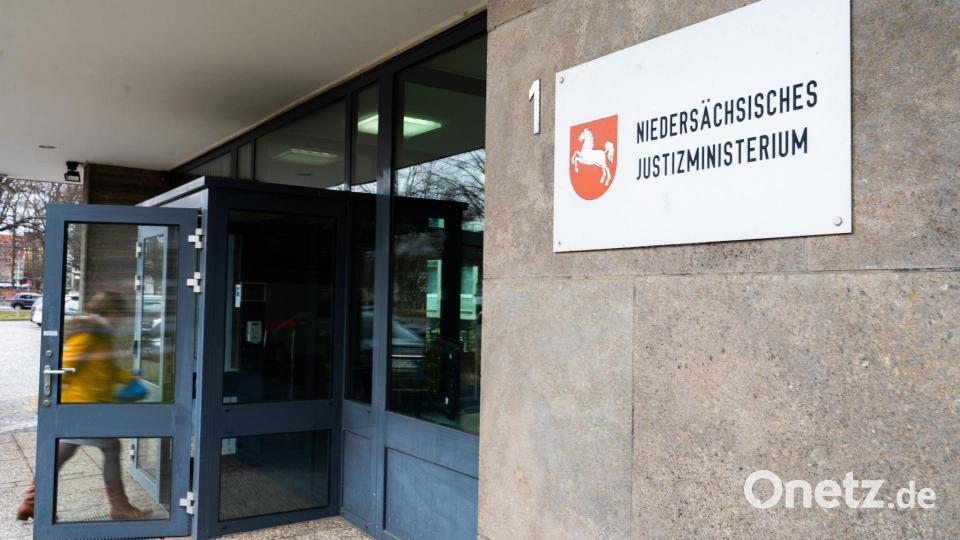 Im niedersächsischen Justizministerium beginnt die Aufarbeitung. (Archivbild) Bild: Alicia Windzio/dpa