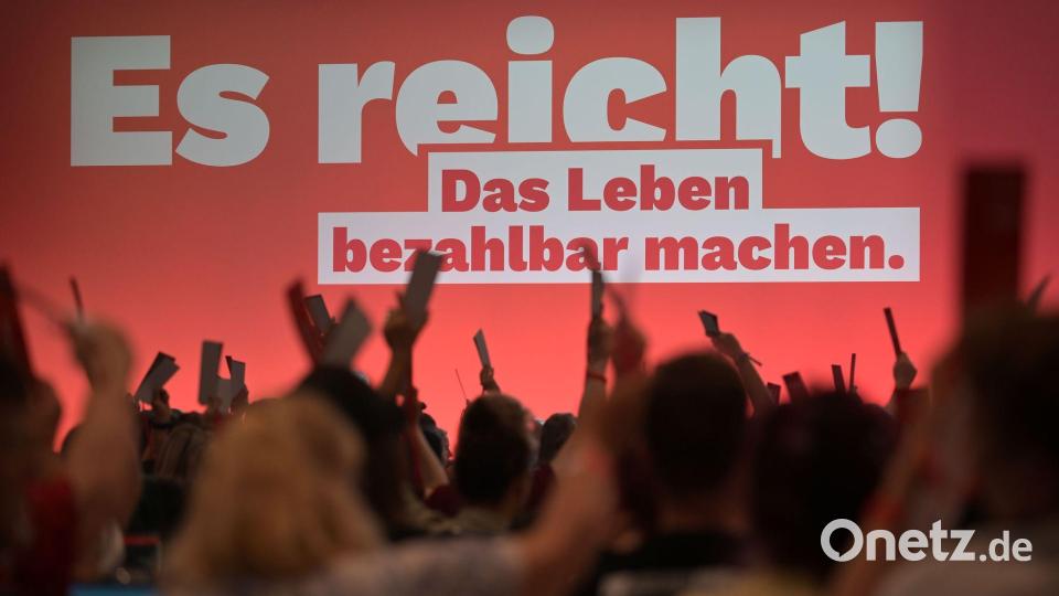 Die rund 500 Delegierten in Potsdam beraten bis Sonntag die Linie der Partei. Bild: Michael Bahlo/dpa