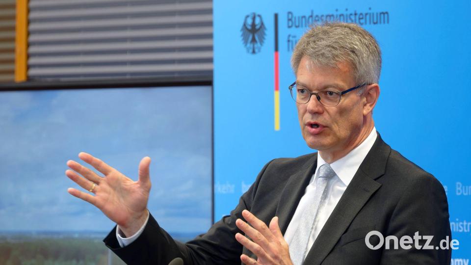 Ziel ist es laut Schnieder, dass die Brücke Ende 2028 wieder befahrbar ist. Bild: Henning Kaiser/dpa