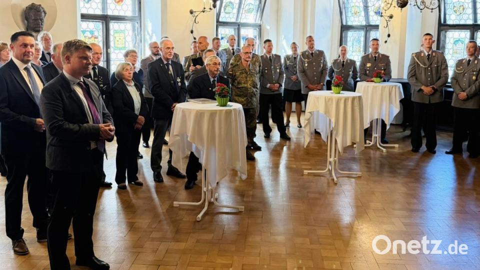 Veteranentag 2026 in Weiden: Oberbürgermeister Benjamin Zeitler würdigt den Einsatz der Soldaten. Bild: Stadt Weiden