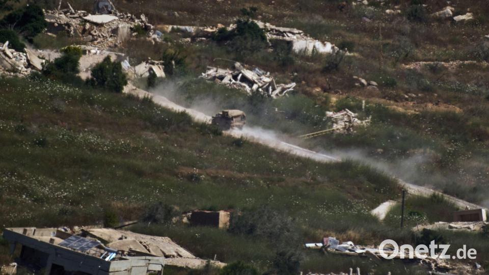 Die israelische Armee ist im Südlibanon weiter präsent. Bild: Leo Correa/AP/dpa