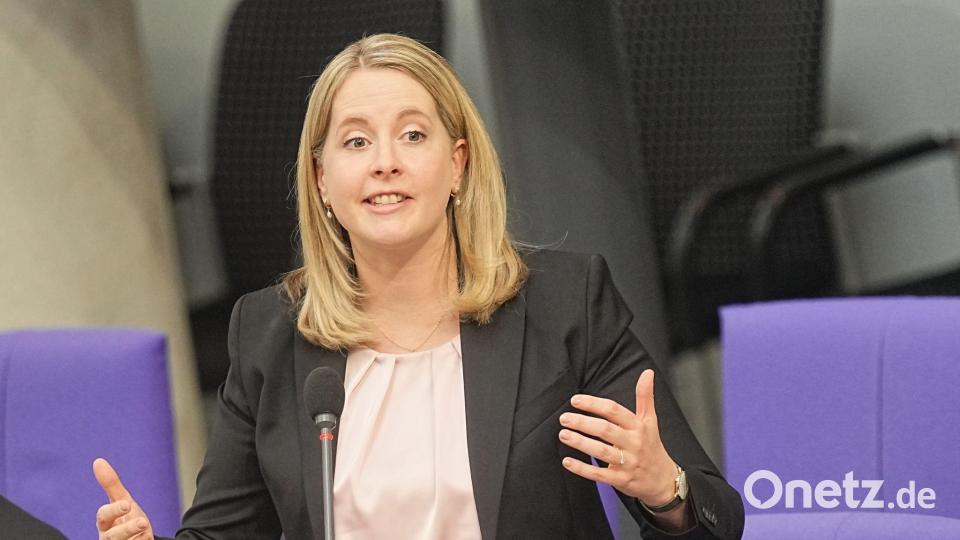 Bundesbauministerin Verena Hubertz will die Baukosten drücken und mehr Wohnraum schaffen Bild: Michael Kappeler/dpa