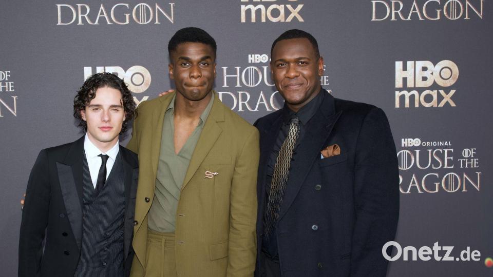 Die Schauspieler Harry Collett (l-r), Clinton Liberty und Abubakar Salim kamen zur Deutschlandpremiere in Berlin. Bild: Soeren Stache/dpa
