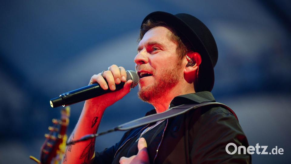 Vor 45.000 Menschen hat Oerding das Volksparkstadion gerockt. Mit dabei waren auch Clueso, Michael Patrick Kelly, Max Giesinger und Wincent Weiss. Bild: Gregor Fischer/dpa