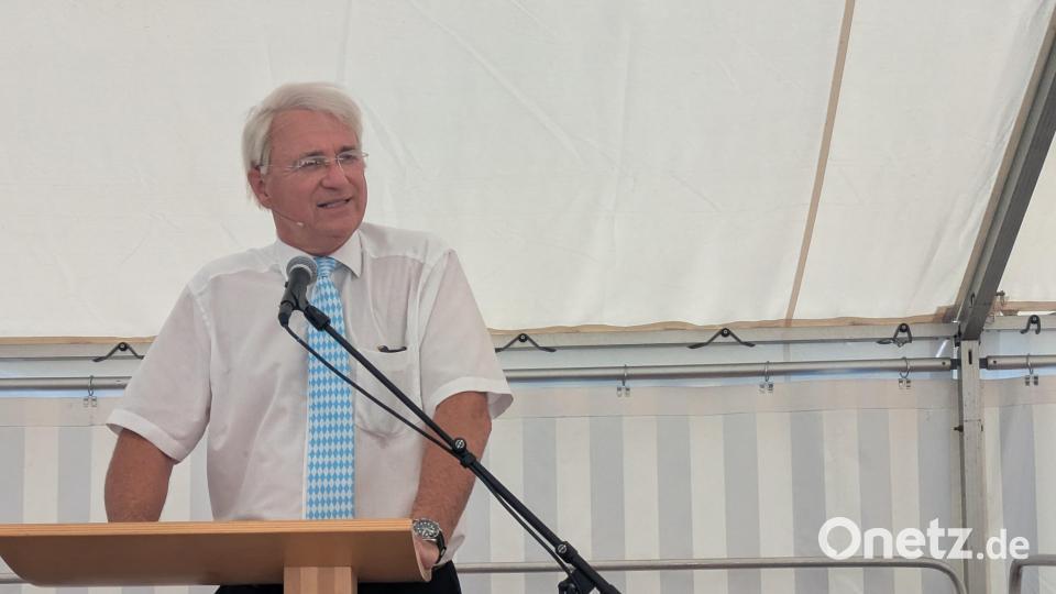 Wolfgang Krebs im Festzelt in Waldsassen als Edmund Stoiber. Bild: Paul Zrenner