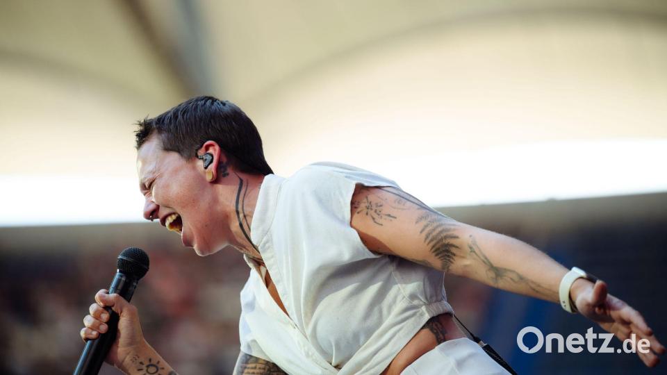 Sie durfte die Fans aufwärmen: Stefanie Heinzmann. Bild: Gregor Fischer/dpa