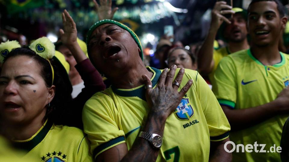 Fans reagieren bei einer WM-Public-Viewing-Veranstaltung in Rio, nachdem Brasilien das erste Tor im Spiel gegen Haiti erzielt hat. Bild: Bruna Prado/AP/dpa