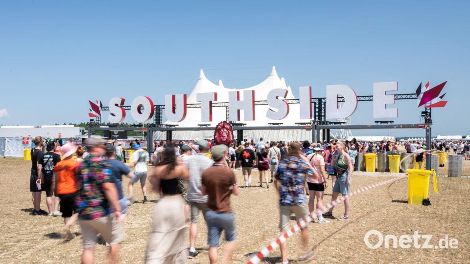 Southside-Festival – Besucher passieren den Einlass des Open-Air-Geländ Bild: Silas Stein/dpa