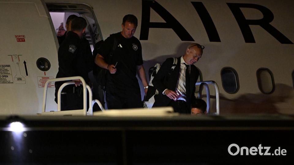 Nach der Rückkehr aus Toronto stiegen Julian Nagelsmann und das DFB-Team plötzlich als Gruppensieger aus dem Flieger. Bild: Federico Gambarini/dpa