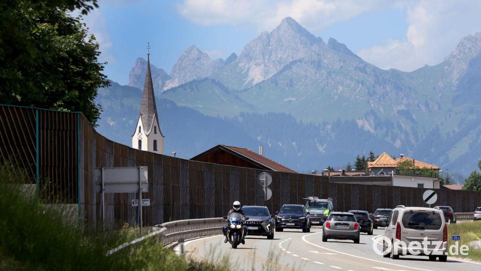 Ab in den Süden - auch der Fernpass ist hier eine beliebte Route. Bild: Karl-Josef Hildenbrand/dpa