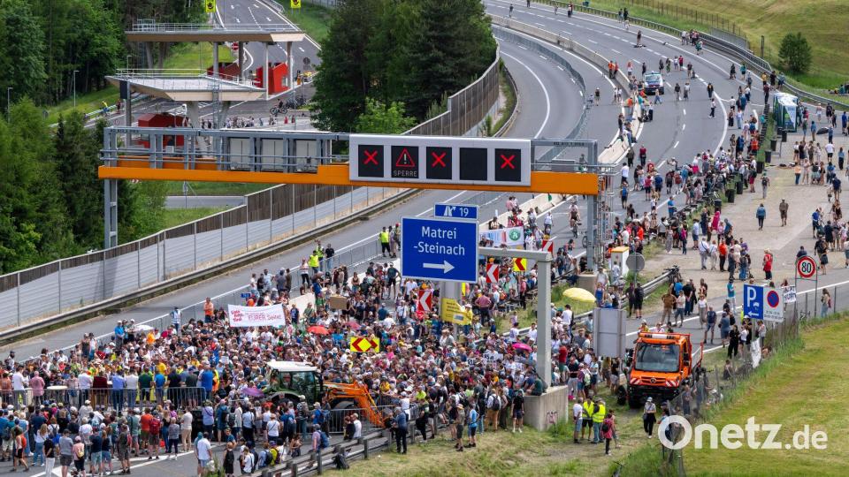 Ende Mai war mitten wegen einer Demo die Brenner-Autobahn von morgens bis abends gesperrt. (Archivfoto) Bild: Peter Kneffel/dpa