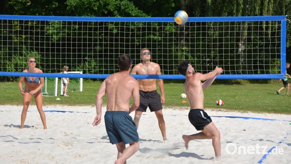 Spaß beim Beach-Volleyball. Bild: Josef Rosner