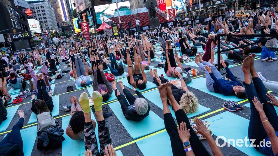 Das Event fiel in diesem Jahr mit dem Internationalen Tag des Yogas zusammen. Bild: Adam Gray/AP/dpa