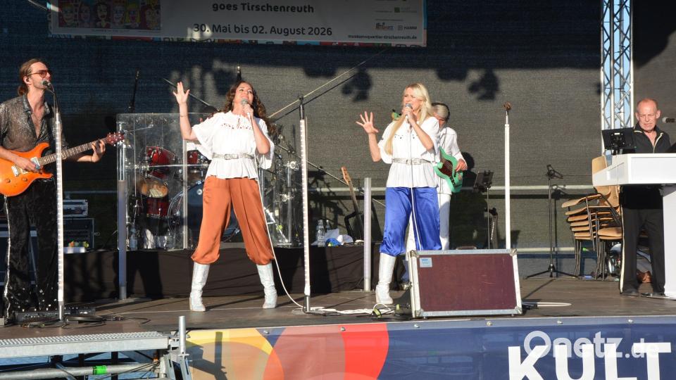Die sechsköpfige Band "Noble Composition" begeisterte am Samstagabend. Bild: Josef Rosner