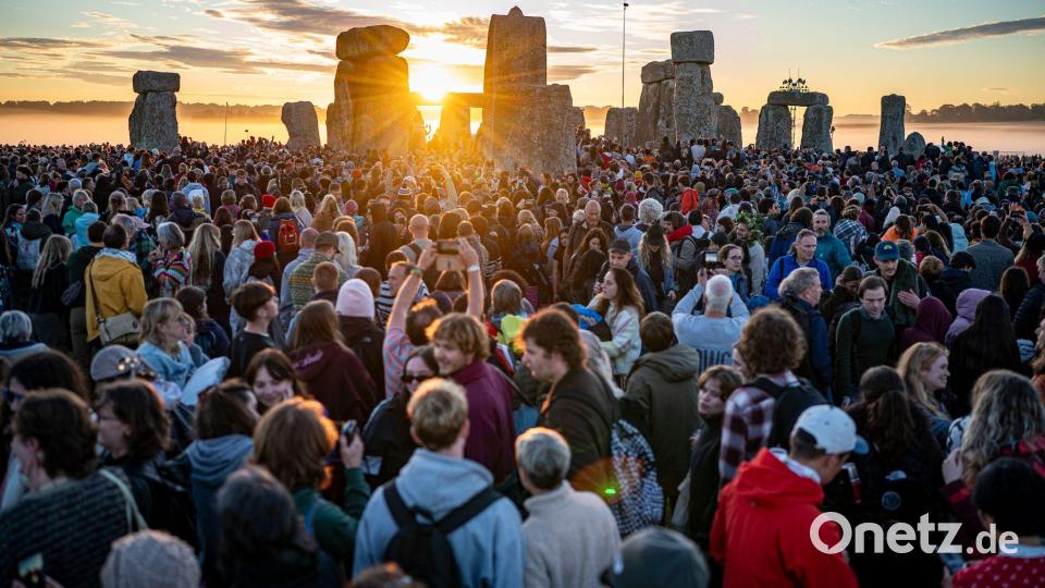 Der längste Tag hat begonnen - Sonnenaufgang in Stonehenge. Bild: Ben Birchall/PA Wire/dpa