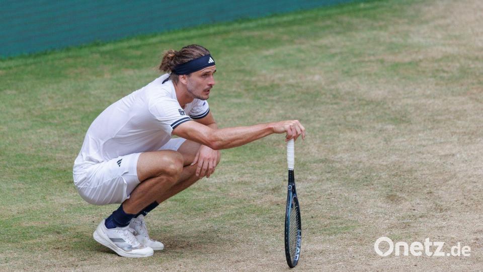 Immer wieder musste sich Alexander Zverev auf dem Platz kurz erholen. Bild: Friso Gentsch/dpa