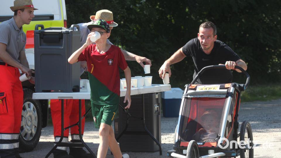 Mit Kind und Kegel unterwegs: Der Schwandorfer Charity-Lauf war eine Veranstaltung für die ganze Familie. Bild: Rudolf Hirsch