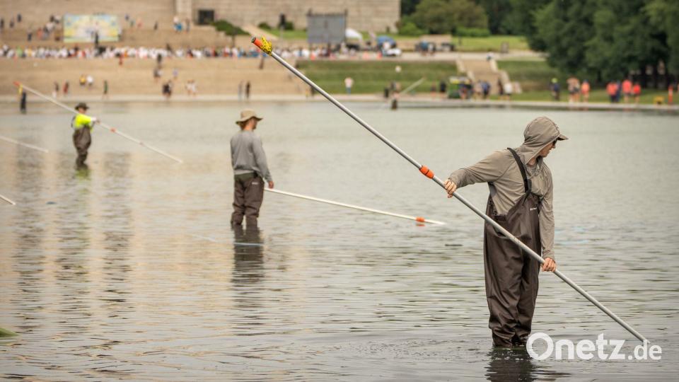 Die Arbeiten am Reflecting Pool werden wohl doch aufwendiger als gedacht. Bild: Mark Schiefelbein/AP/dpa