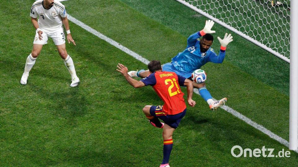 Mikel Oyarzabal erzielt sein zweites Tor. Bild: Butch Dill/AP/dpa