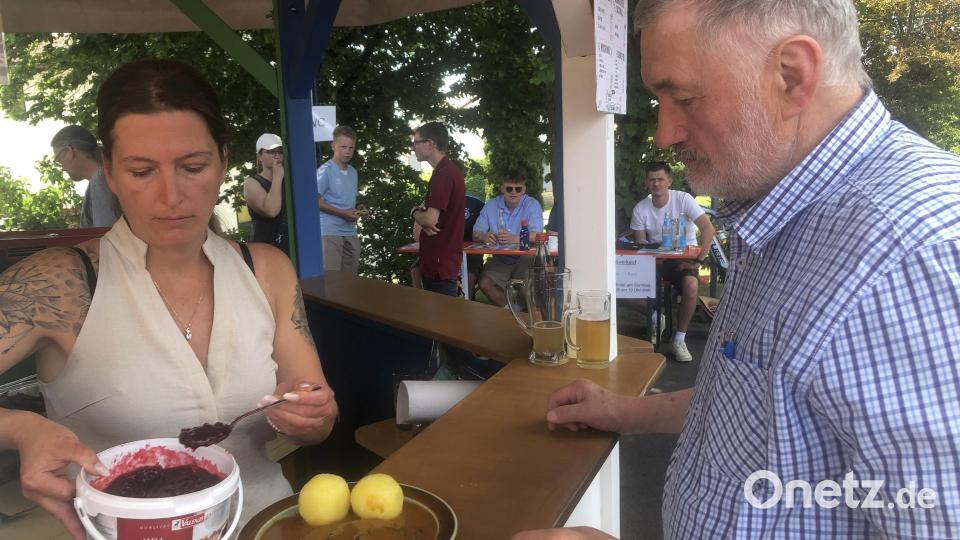 Der Ansturm gegen Mittag war enorm. Das Mittagessen war ausverkauft. Bild: Werner Robl