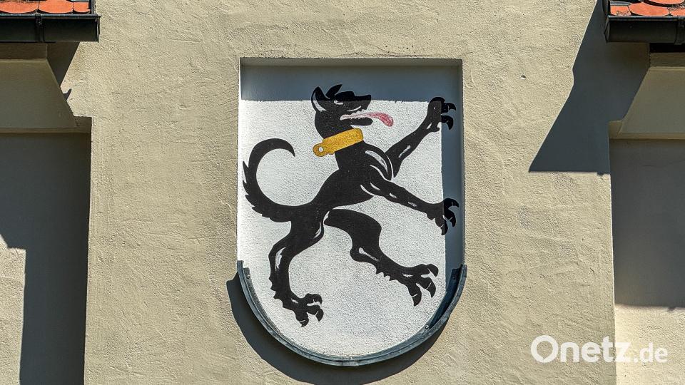 Der Markt Rieden im Landkreis Amberg-Sulzbach. Das Wappen von Rieden am Rathaus. Bild: Stephan Huber