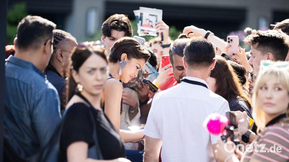 Zendaya nahm sich Zeit für ihre Fans. Bild: Christoph Soeder/dpa