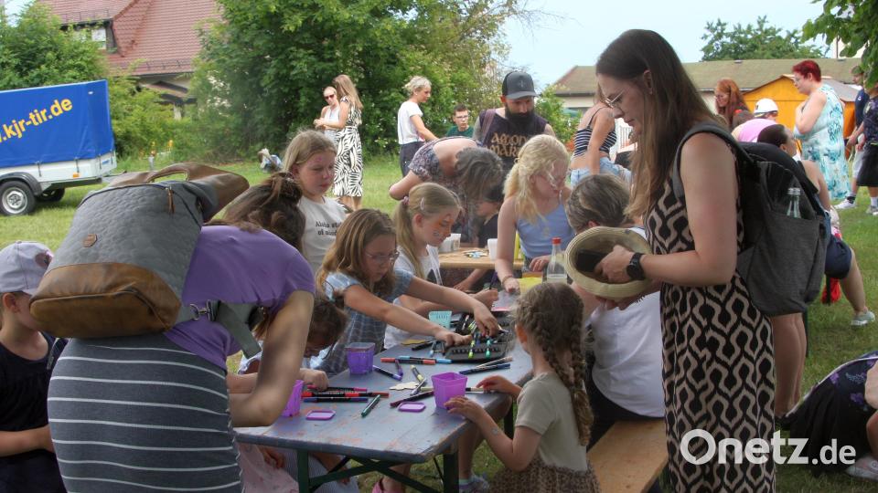 Kinderschminken gehört beim Bürgerfest einfach dazu. Bild: Werner Robl
