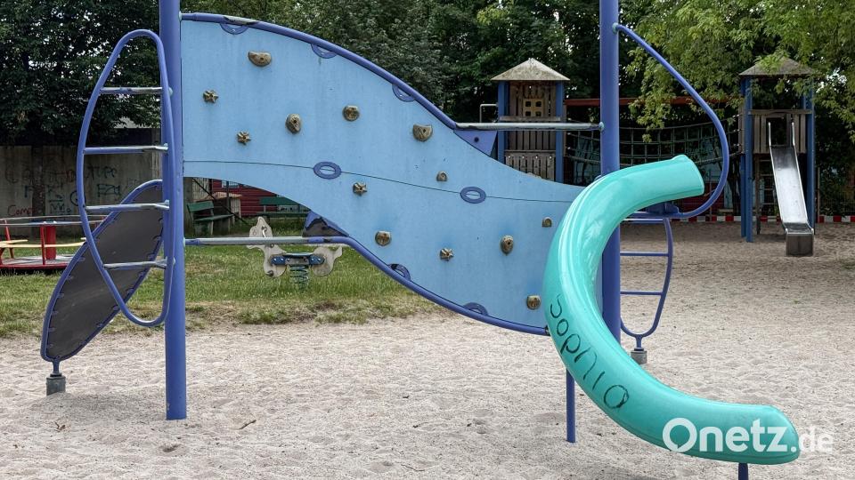 Auch Spielgeräte am Spielplatz an der Karlsbader Straße in Amberg waren betroffen. Bild: Petra Hartl