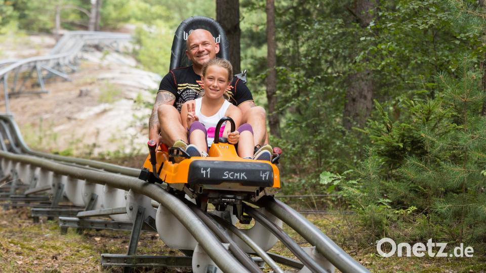 Auf dem Freizeitgelände am Monte Kaolino gibt es auch eine Sommerrodelbahn. Bild: Gerd Huster
