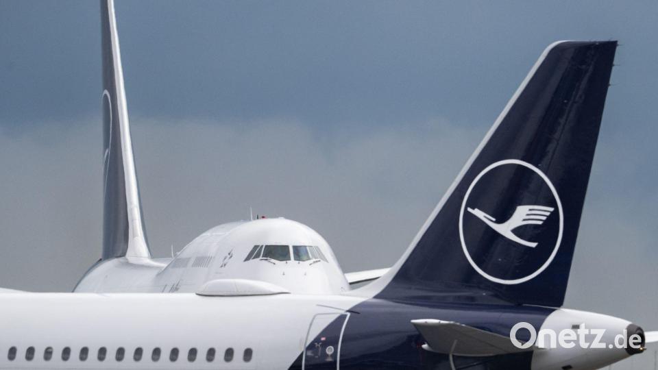 Am Frankfurter Flughafen müssen sich Reisende gedulden. Bild: Boris Roessler/dpa
