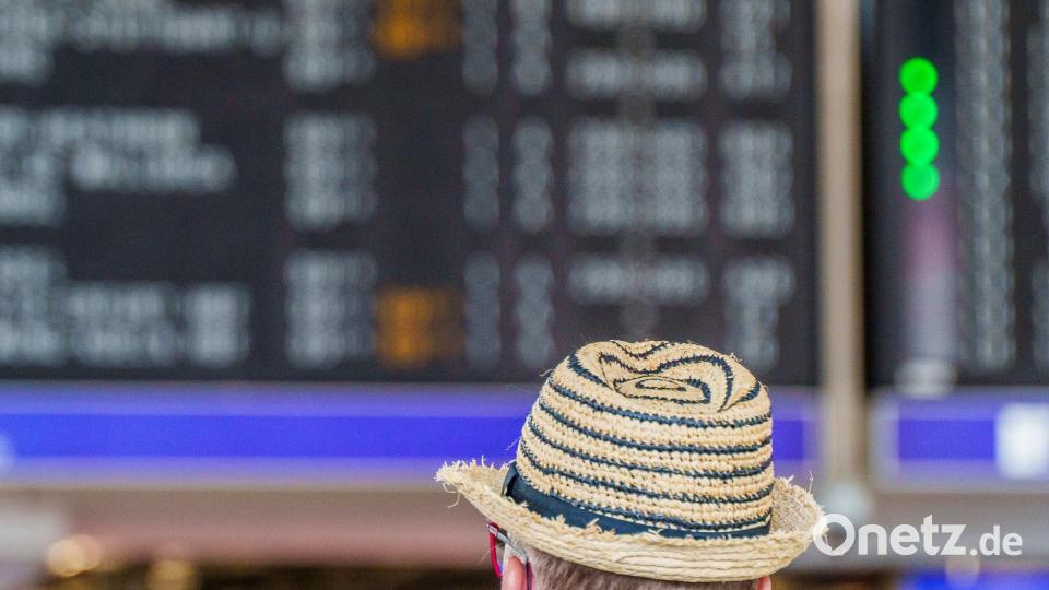 Am Frankfurter Flughafen drohen zum Ferienstart längere Wartezeiten. Bild: Andreas Arnold/dpa