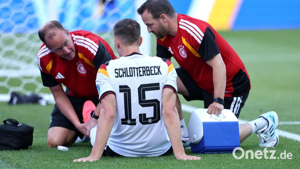 DFB-Teamarzt Jochen Hahne (l) ist für Bundestrainer Nagelsmann ein wichtiger Ansprechpartner. Bild: Jan Woitas/dpa