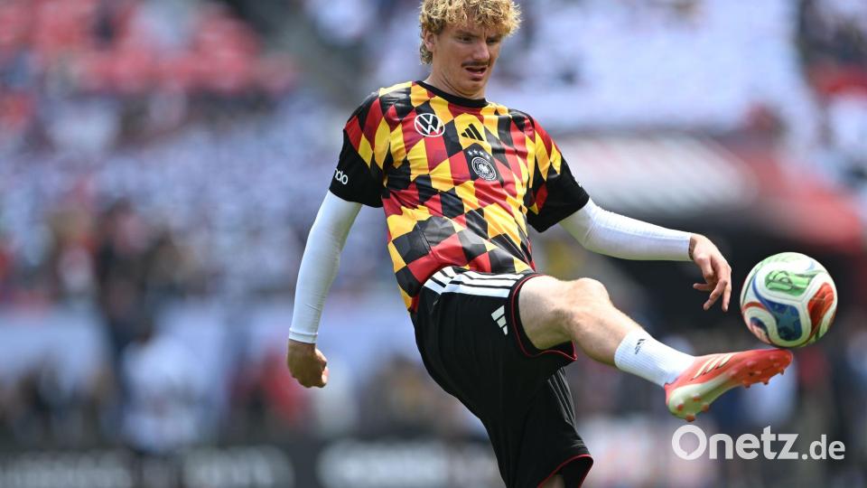 Nick Woltemade durfte sich bislang nur aufwärmen bei den WM-Spielen. Er würde gerne mal Joker-Rolle von Deniz Undav übernehmen. (Archivbild) Bild: Federico Gambarini/dpa