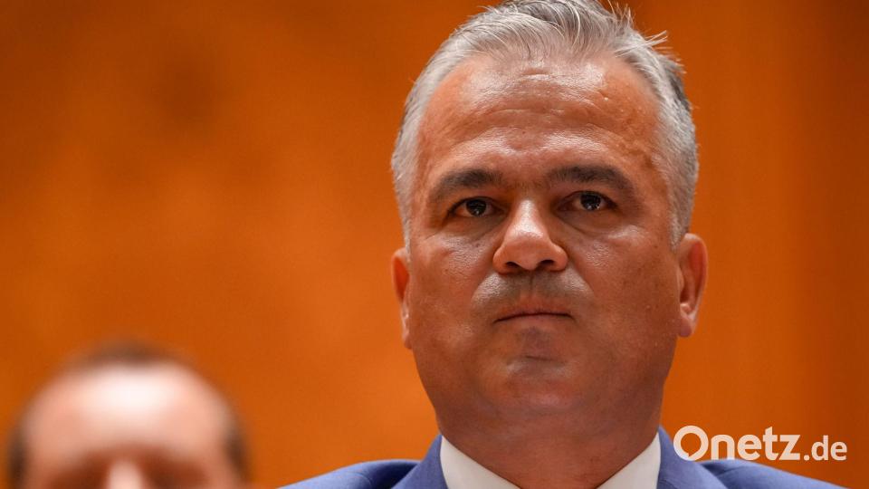 Der Kandidat für das Amt des Ministerpräsidenten Rumäniens, Adrian Vestea, wurde vom Parlament abgelehnt. Bild: Vadim Ghirda/AP/dpa