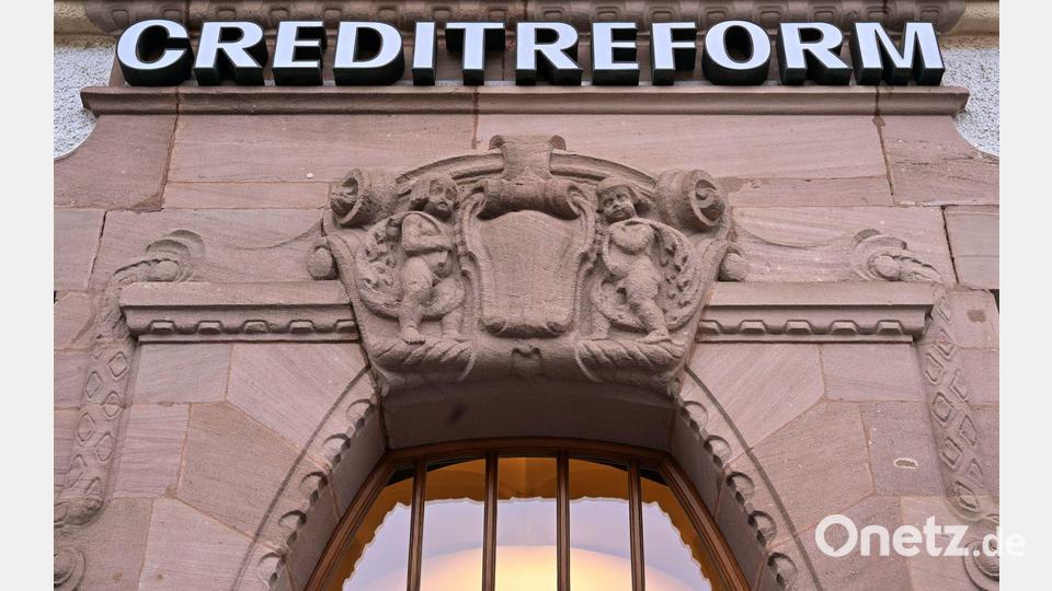 Die Wirtschaftsauskunftei Creditreform hat die Zahl der Firmeninsolvenzen für das erste Halbjahr hochgerechnet. (Archivbild) Bild: Martin Schutt/dpa