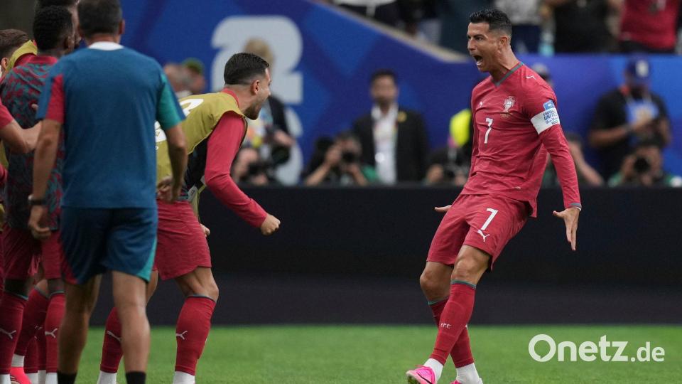 Portugals Superstar (r) sicherte sich weitere Rekorde. Bild: Eric Gay/AP/dpa
