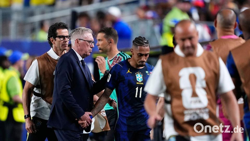 Für seine Nähe zu den Spielern bekannt: Carlo Ancelotti. (Archivbild) Bild: Petr David Josek/AP/dpa