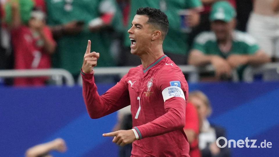 Rekord beim WM-Spiel der Portugiesen gegen Usbekistan: Ronaldo ist der erste Spieler, der bei sechs Weltmeisterschaften getroffen hat. Bild: Eric Gay/AP/dpa