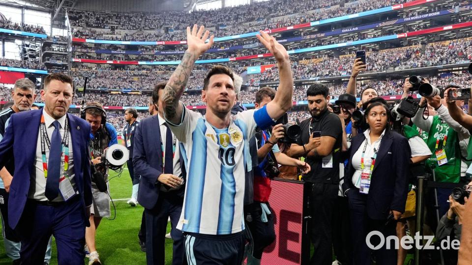 Lionel Messi wird nach seiner nächsten Gala gefeiert - nicht nur von den argentinischen Fans. Bild: Tony Gutierrez/AP/dpa