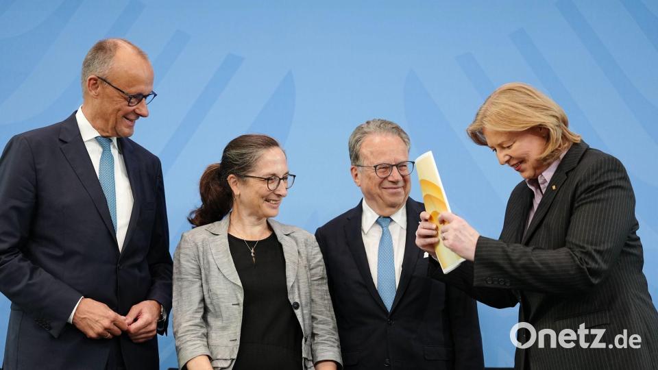 Berlin: Nächster Schritt zur Rentenreform – Alterssicherungskommission übergibt Bericht an Merz und Bas Bild: Kay Nietfeld/dpa