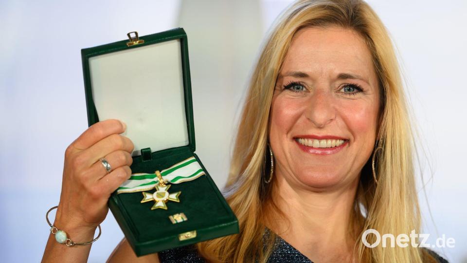 Stefanie Hertel hat den Sächsischen Verdienstorden erhalten. Bild: Robert Michael/dpa