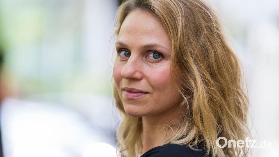 Schock, Scham, Selbstzweifel und Schuldgefühle sind typische Gefühle der Opfer eines Deepfakes. Bild: Peter Kneffel/dpa