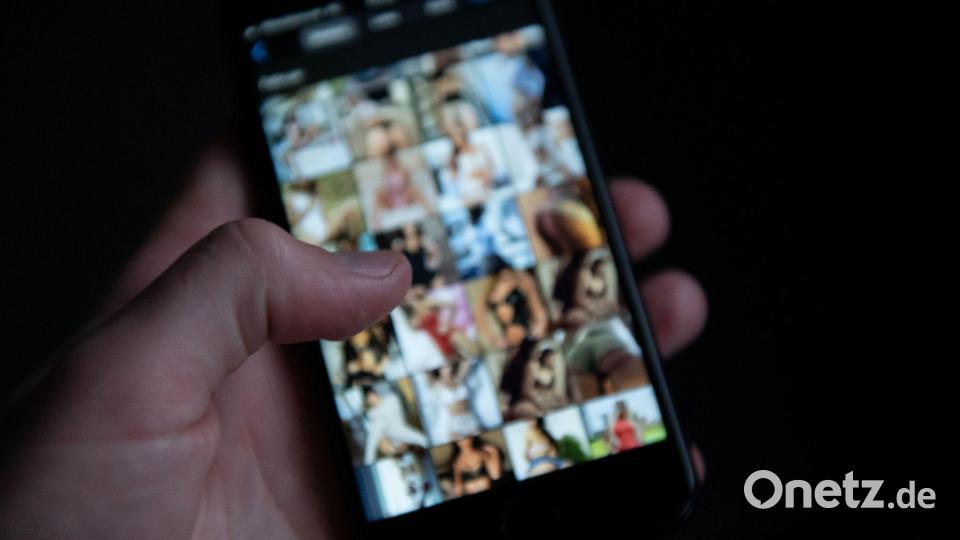 Pornografische Bilder sind längst nicht immer echt - immer öfter werden Frauen ohne ihr Wissen mit Hilfe von KI zu „Darstellerinnen“ gemacht. Bild: Silas Stein/dpa/dpa-tmn