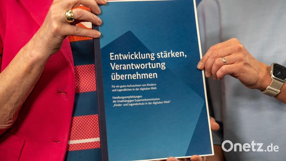 Die Expertenkommission „Kinder und Jugendschutz in der digitalen Welt“ hat insgesamt 56 Empfehlungen. Bild: Michael Kappeler/dpa