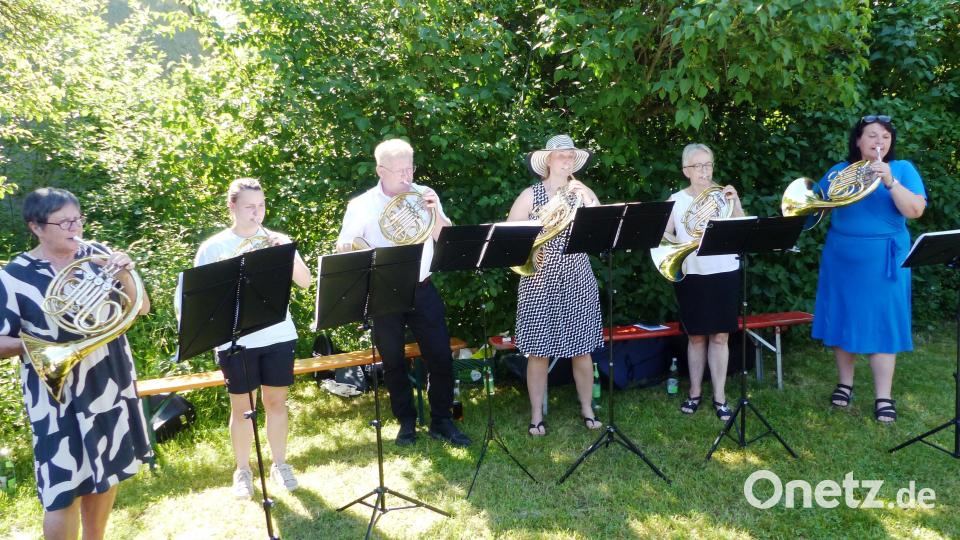 Das Waldhornbläser-Sextett aus Freudenberg mit ihrer Leiterin Barbara Gerl (rechts) gestaltete den Festgottesdienst. Bild: Josef Piehler