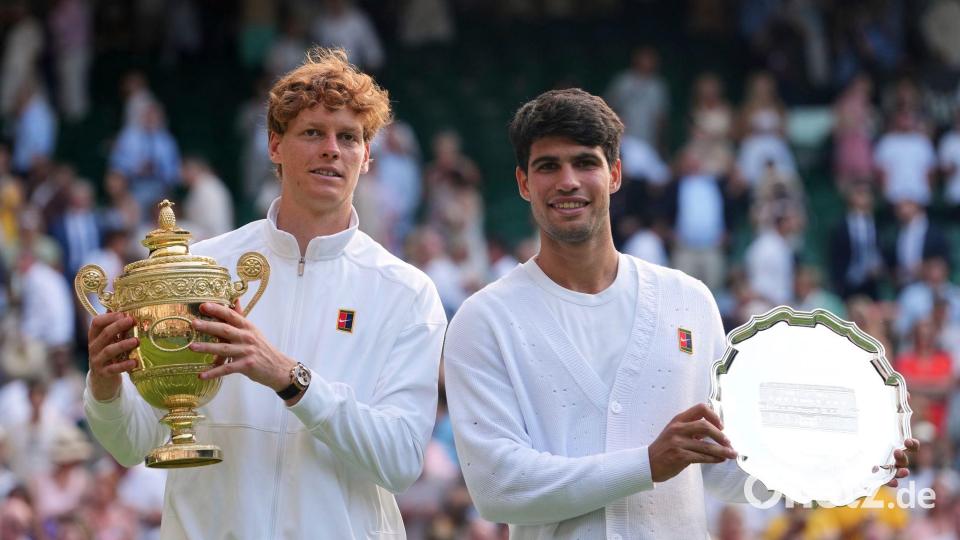Jannik Sinner (l) möchte seinen Titel verteidigen, Carlos Alcaraz fehlt verletzt. (Archivbild) Bild: Kirsty Wigglesworth/AP/dpa