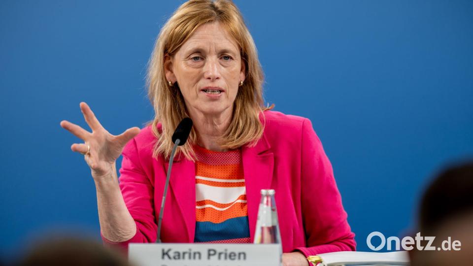 Familienministerin Prien ist für eine gesetzliche Altersgrenze von 13 Jahren für die eigenständige Nutzung eigener Social-Media-Konten. Bild: Michael Kappeler/dpa