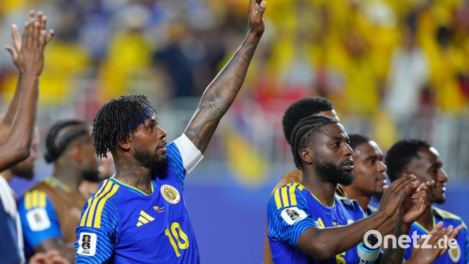 Die Spieler aus Curaçao bejubelten nach dem 0:0 gegen Ecuador ihrn ersten WM-Punkt. (Archivbild) Bild: Ed Zurga/AP/dpa