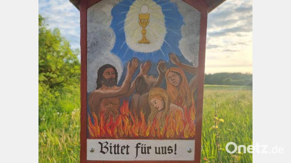 Veronika Ströhl aus Garsdorf malte das eindringliche Arme-Seelen-Bild heuer neu. Bild: Annemarie Lehmeier