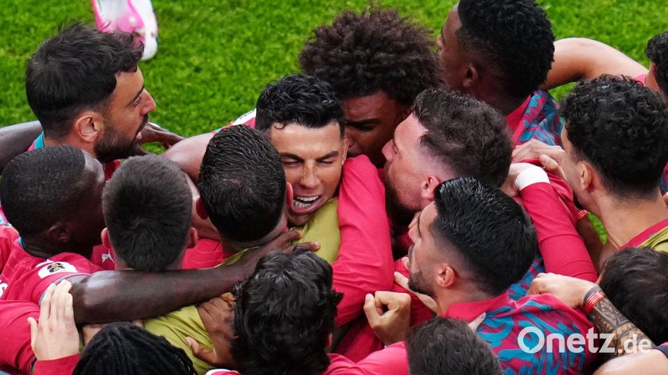 Cristiano Ronaldo (Mitte) konnte mit seinen Teamkollegen wieder feiern. Bild: Karen Warren/AP/dpa